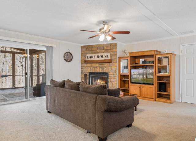 Property at 42 S Cove Dr, Sylacauga, AL 35151, 3 beds, 2 baths