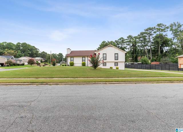 Property at 928 20th Ave NW, Center Point, AL 35215, 3 beds, 2 baths