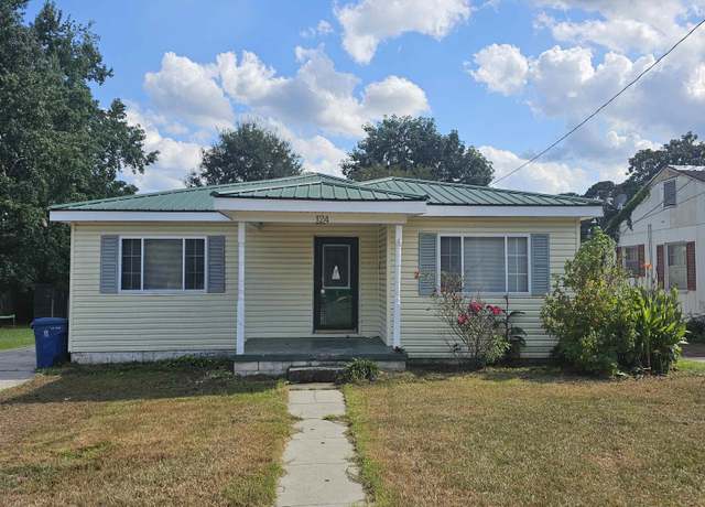Property at 124 E Crest Rd, Hueytown, AL 35023, 3 beds, 2 baths