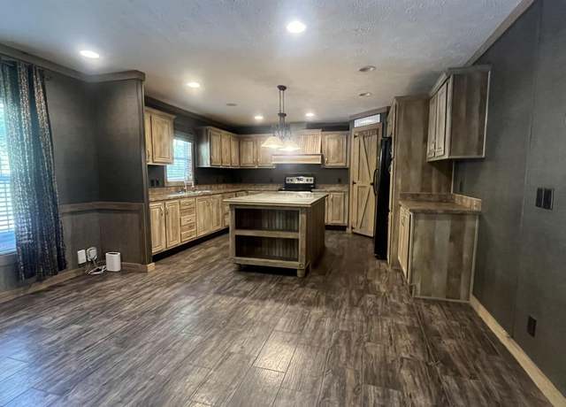 Property at 1129 Baty Rd, Cleveland, AL 35049, 3 beds, 2 baths