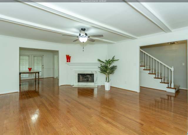 Property at 19 Chase Plantation Pkwy, Hoover, AL 35244, 3 beds, 2.5 baths