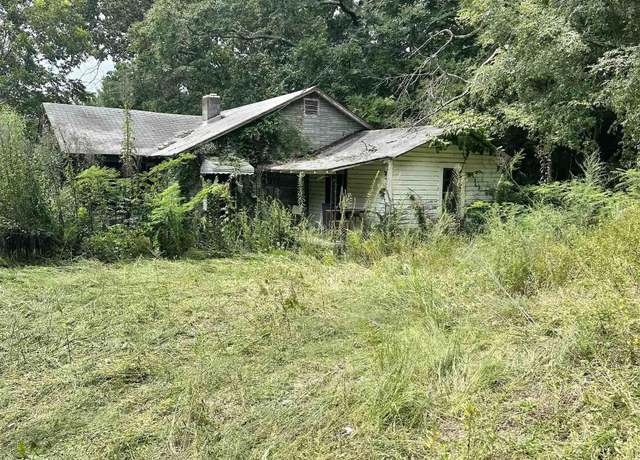 Property at 69 Central City Cir, Anniston, AL 36201, 3 beds, 1 bath