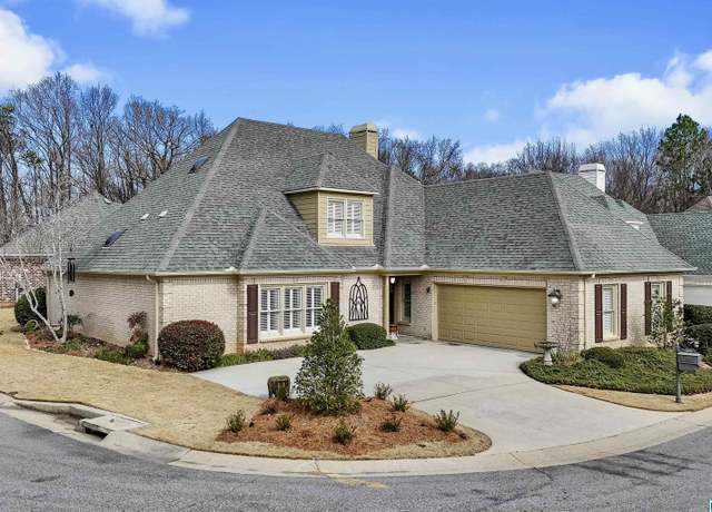 Property at 1033 Linkside Dr, Hoover, AL 35242, 3 beds, 3 baths