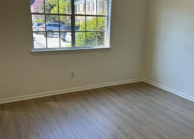 Property at 1922 Shades Cliff Ter Unit A, Homewood, AL 35216, 2 beds, 1 bath