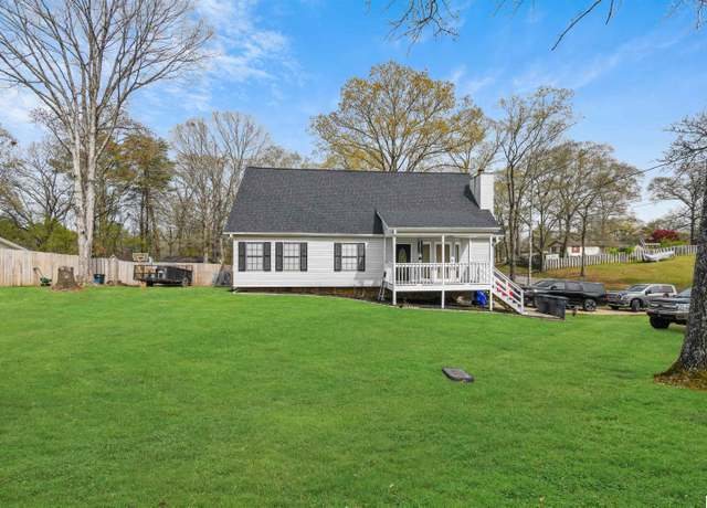 Property at 375 18th St, Calera, AL 35040, 3 beds, 2 baths