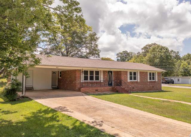 Property at 802 9th Ave NE, Jacksonville, AL 36265, 3 beds, 2 baths