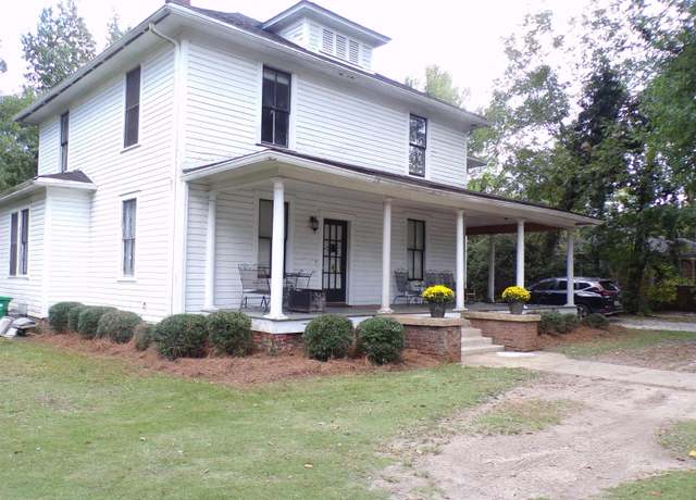Property at 304 S Broadway, Sylacauga, AL 35150, 6 beds, 2 baths