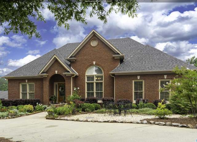 Property at 3439 Fairway Dr, Trussville, AL 35173, 4 beds, 3 baths