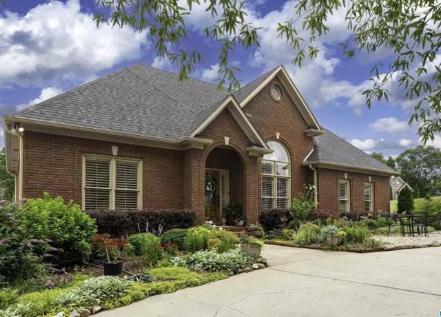 Property at 3439 Fairway Dr, Trussville, AL 35173, 4 beds, 3 baths