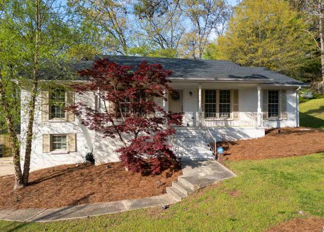 Property at 1324 W Navajo Dr, Alabaster, AL 35007, 3 beds, 2 baths