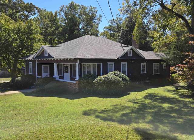 Property at 206 Point St, Roanoke, AL 36274, 4 beds, 3 baths
