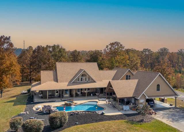 Property at 635 Buck Dr, Ohatchee, AL 36271, 5 beds, 5.5 baths