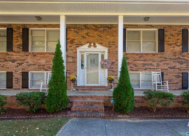 Property at 2061 Little John Dr, Oxford, AL 36203, 4 beds, 3 baths