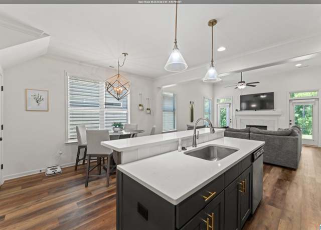 Property at 2139 Springfield Dr, Chelsea, AL 35043, 4 beds, 2.5 baths
