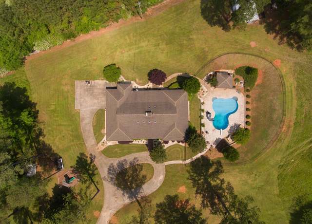Property at 299 Brecon Cir, Talladega, AL 35160, 5 beds, 4 baths