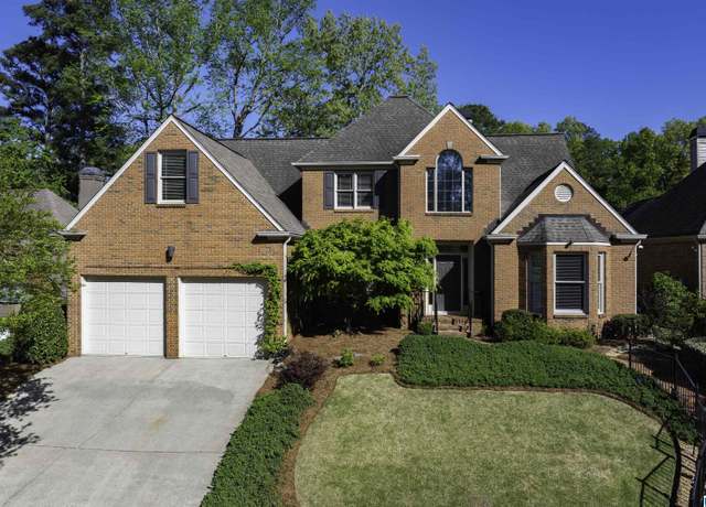 Property at 2048 Glen Eagle Ln, Hoover, AL 35242, 4 beds, 3.5 baths