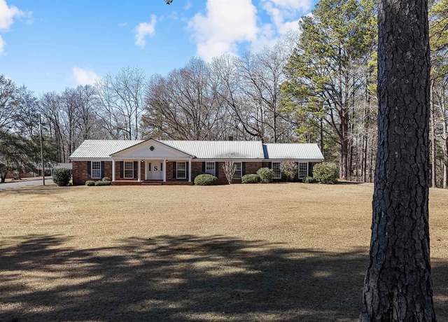 Property at 493 N 2nd St, Centreville, AL 35042, 3 beds, 2.5 baths