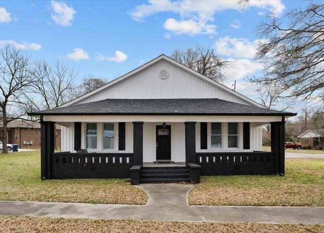 Property at 301 Adams Ave E, Oneonta, AL 35121, 3 beds, 2.5 baths