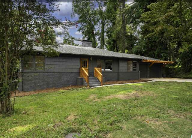 Property at 2020 Rockland Dr, Hoover, AL 35226, 3 beds, 2 baths