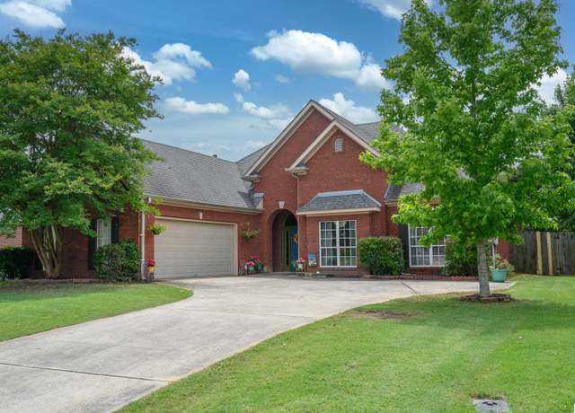 Property at 147 Churchill Dr, Alabaster, AL 35114, 3 beds, 2 baths
