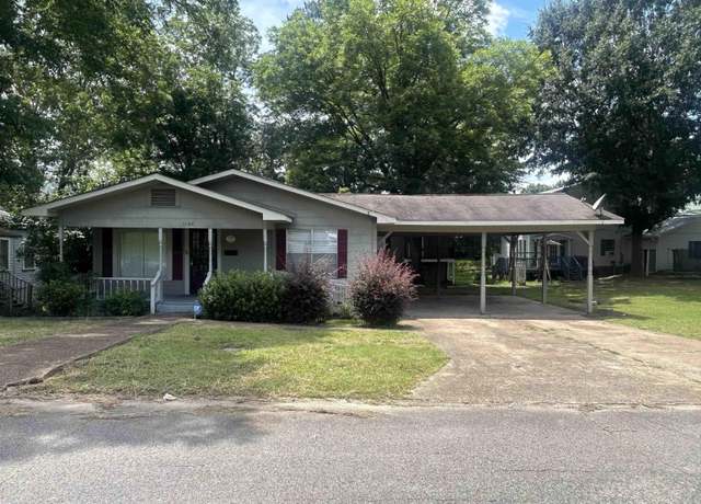 Property at 1104 8th Ave, Jasper, AL 35501, 3 beds, 3 baths