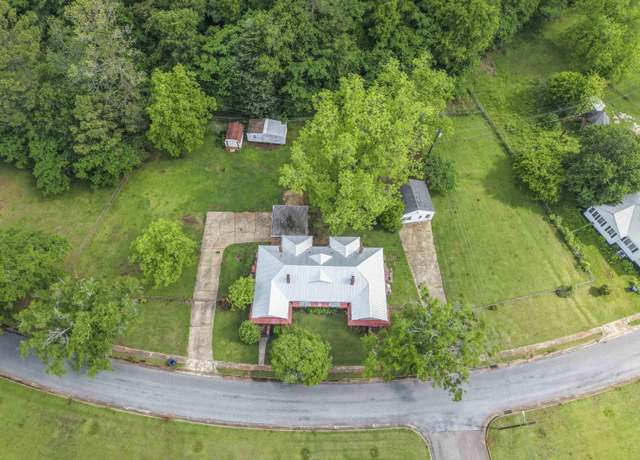 Property at 315 W Parkway Ave, Talladega, AL 35160, 5 beds, 2 baths