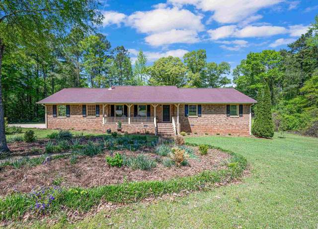 Property at 129 Hickory St, Childersburg, AL 35044, 4 beds, 2 baths