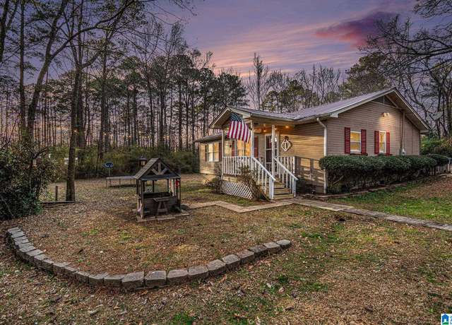 Property at 104 W Sterrett St, Columbiana, AL 35051, 3 beds, 2 baths