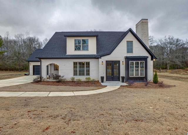 Property at 34 Creekwood Dr, Clanton, AL 35045, 3 beds, 2.5 baths