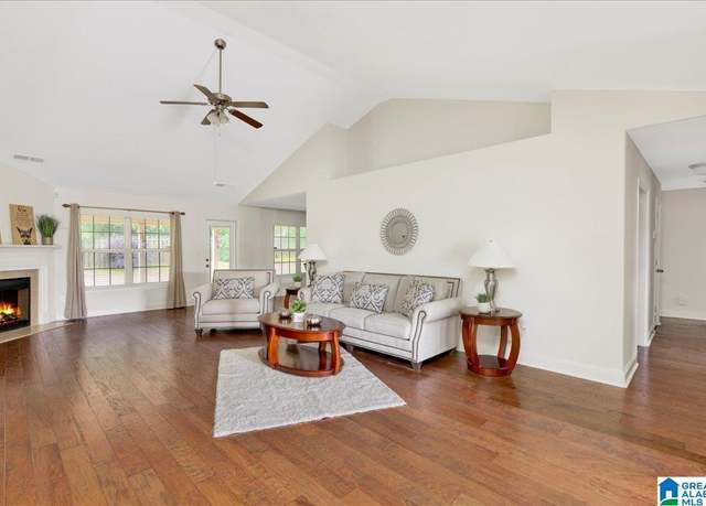 Property at 1157 Silver Creek Ln, Alabaster, AL 35007, 4 beds, 2 baths