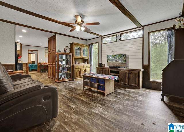 Property at 121 Kelley Dr, Jasper, AL 35503, 3 beds, 2 baths