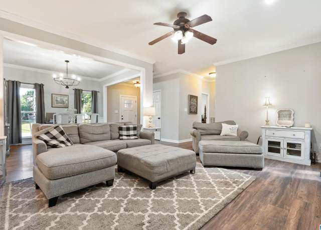 Property at 600 Southdale Ln, Hoover, AL 35244, 3 beds, 2.5 baths
