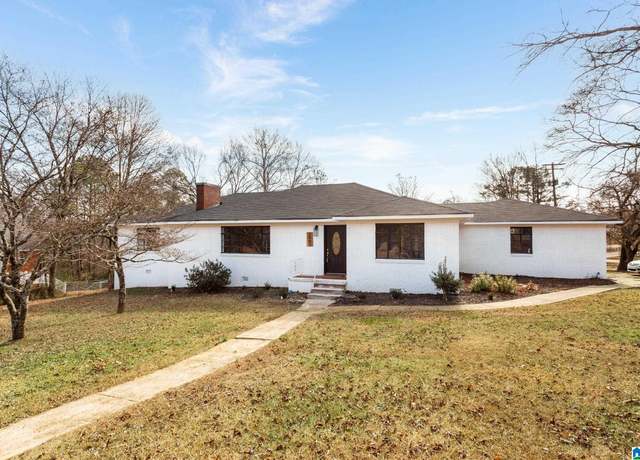 Property at 2441 Scenic Dr, Gadsden, AL 35904, 3 beds, 2 baths