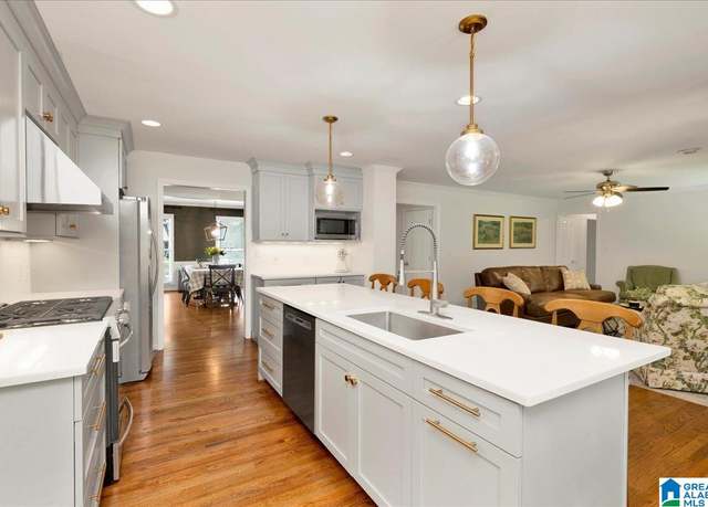 Property at 3132 Brookhill Dr, Birmingham, AL 35242, 4 beds, 3 baths