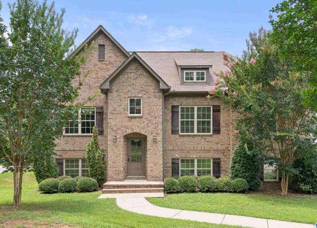 Property at 207 Grande View Pkwy, Alabaster, AL 35114, 4 beds, 3 baths