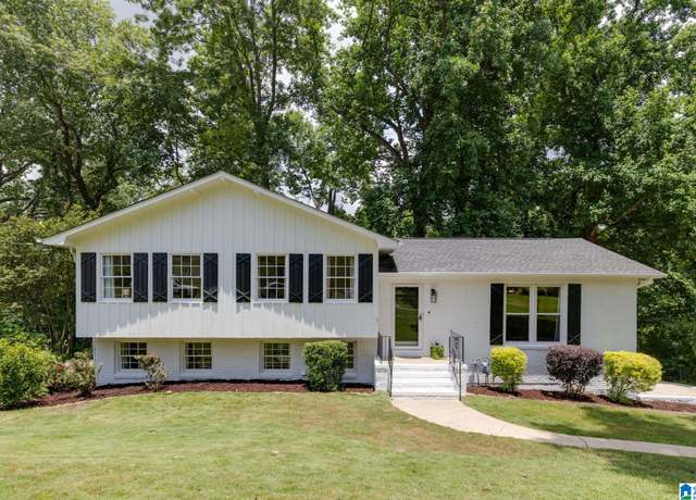 Property at 2329 Mountain Oaks Ln, Hoover, AL 35226, 4 beds, 2.5 baths