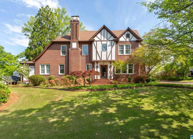 Property at 1103 Montvue Rd, Anniston, AL 36207, 4 beds, 4.5 baths