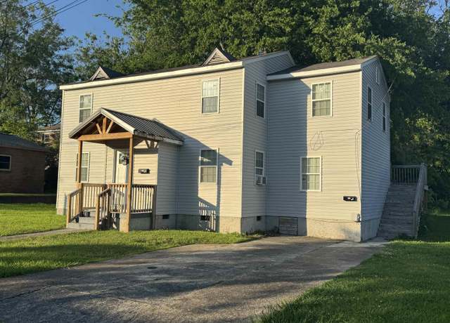 Property at 804 Elm Ave, Gadsden, AL 35903, 4 beds, 2 baths