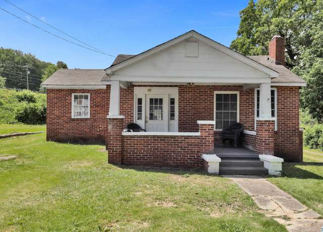 Property at 212 E 28th St, Anniston, AL 36201, 3 beds, 1 bath