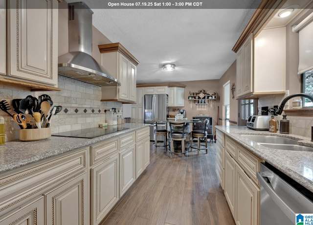 Property at 1025 Old Section Rd, Hoover, AL 35244, 3 beds, 2 baths