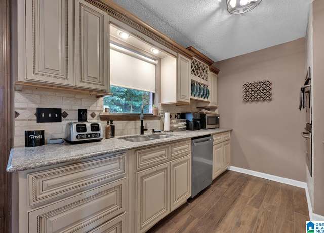 Property at 1025 Old Section Rd, Hoover, AL 35244, 3 beds, 2 baths