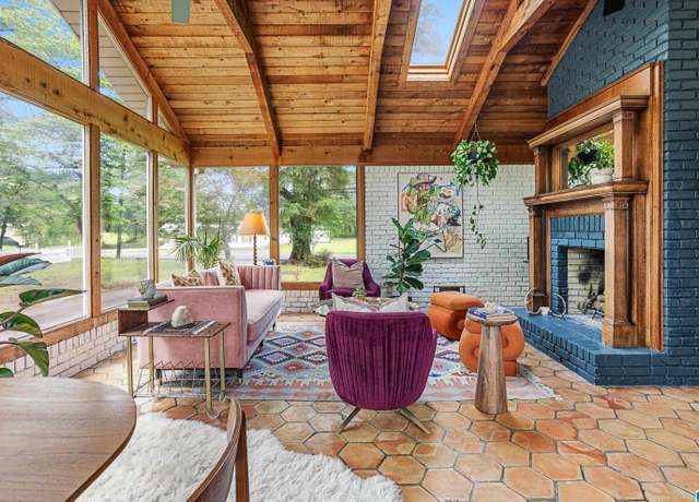 Property at 2945 Mount Olive Rd, Mount Olive, AL 35117, 3 beds, 2.5 baths
