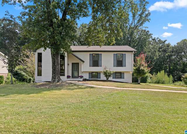 Property at 2014 1st Ave W, Alabaster, AL 35114, 4 beds, 2 baths