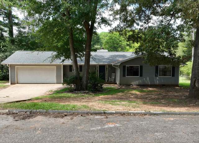 Property at 925 Henry Ct SW, Jacksonville, AL 36265, 3 beds, 2 baths