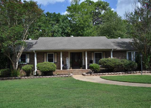 Property at 2703 Daffodil Ave, Hueytown, AL 35023, 3 beds, 2.5 baths