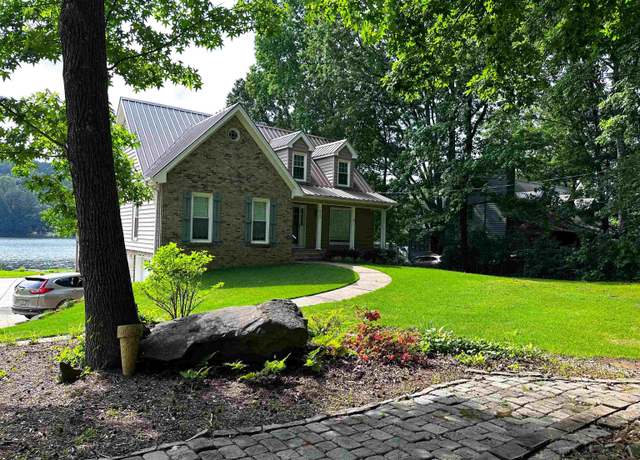 Property at 8390 Emerald Lake Dr E, Pinson, AL 35126, 3 beds, 2.5 baths