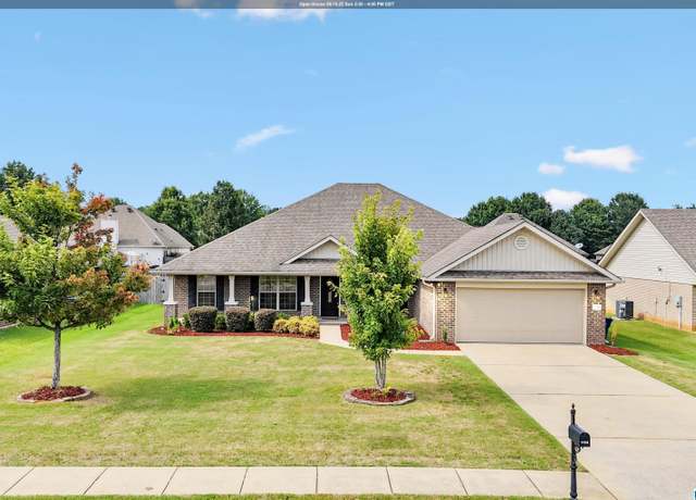 Property at 1136 Silver Creek Ln, Alabaster, AL 35007, 4 beds, 2 baths