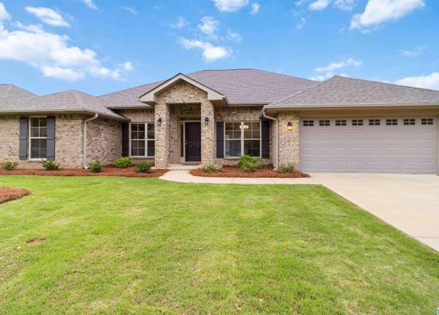 Property at 211 Dawsons Cove Dr, Alabaster, AL 35007, 4 beds, 2 baths