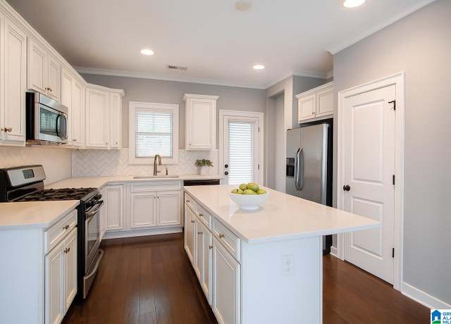 Property at 131 Lake Chelsea Dr, Chelsea, AL 35043, 3 beds, 2 baths