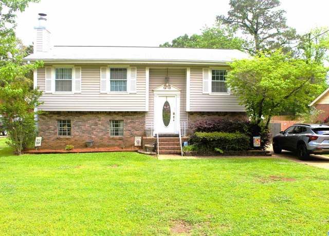 Property at 2713 Daffodil Ave, Hueytown, AL 35023, 4 beds, 2 baths